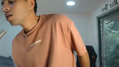 Snapshot of danielitopapii chatting on 20, 10, 2025 danielitopapii online show from 20, 10, 2025