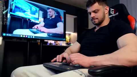 Snapshot of danielkraig_for_u chatting on 23, 2, 2026 Daniel Kraig online show from 23, 2, 2026