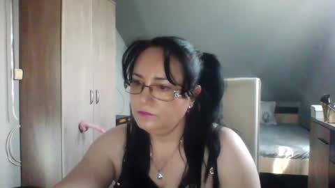 Danielle and Mattew online show from 16, 6, 2026