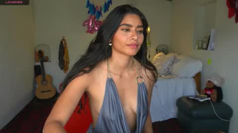 danalle .. online show from 14, 11, 2025