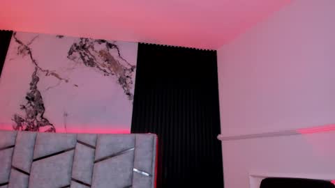 Dani Phonenix online show from 4, 11, 2025