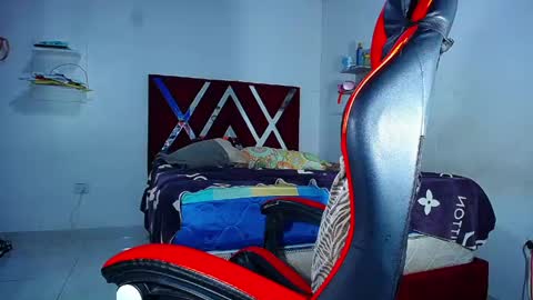 danisabrownn online show from 19, 4, 2026