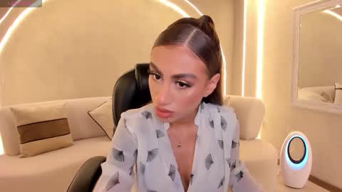 Danna Cruz  online show from 15, 9, 2025