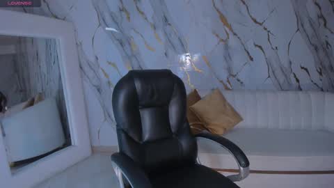 Danna Cruz  online show from 2, 10, 2025