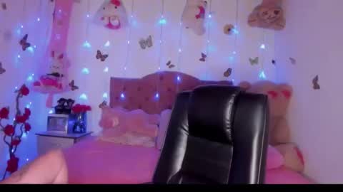 Danna Sofia jeins online show from 26, 4, 2026