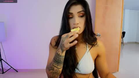 Snapshot of dannawells chatting on 23, 5, 2026 Danna Wells online show from 23, 5, 2026
