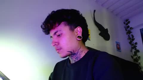 Snapshot of dannteftm chatting on 25, 10, 2025 DANNTE online show from 25, 10, 2025