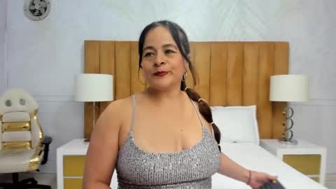 Daphne online show from 6, 2, 2025