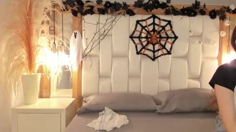 daphne_and_roger online show from 15, 10, 2025