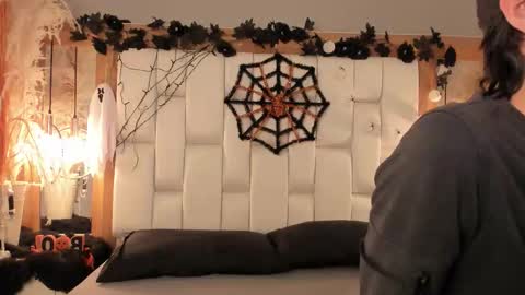 daphne_and_roger online show from 18, 10, 2025