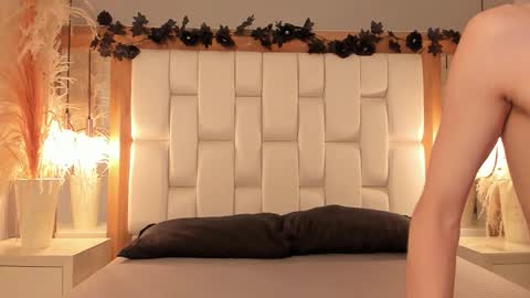 daphne_and_roger online show from 1, 11, 2025