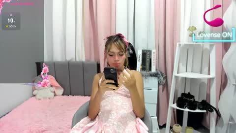 Snapshot of daphne_finley chatting on 7, 7, 2026 Daphne online show from 7, 7, 2026