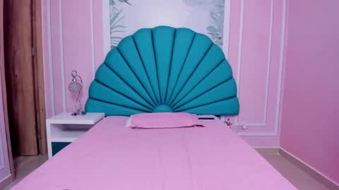 Daphne  online show from 12, 1, 2025