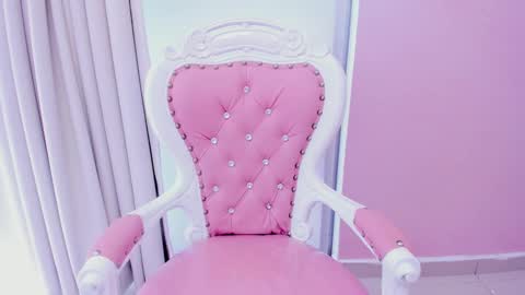 Daphne  online show from 12, 1, 2025