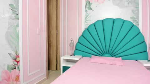 Daphne  online show from 16, 1, 2025