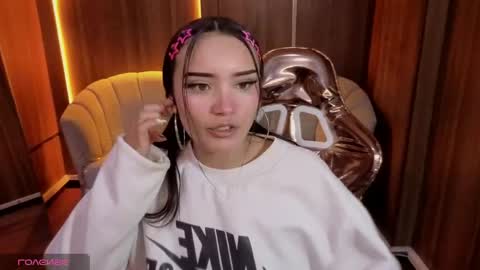 daphne_nicole_b online show from 4, 6, 2026