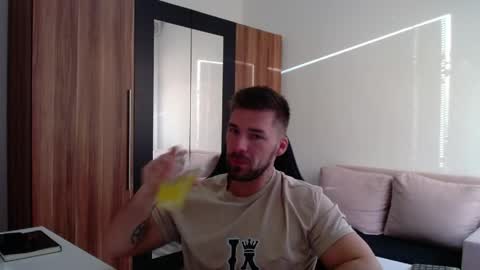 darius_94 online show from 27, 4, 2026