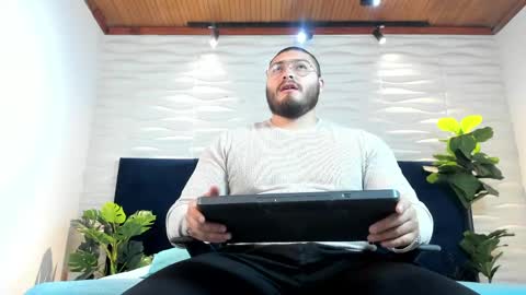 Snapshot of darius_wolfe chatting on 27, 4, 2026 Darius online show from 27, 4, 2026