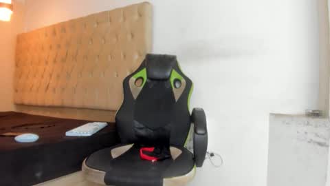 darkknightx01 online show from 13, 3, 2026