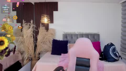Snapshot of darling_spoiled chatting on 19, 5, 2026 darling online show from 19, 5, 2026