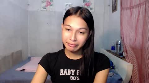 Snapshot of darling_sweetheartxx chatting on 17, 12, 2025 YOUR ATHENA online show from 17, 12, 2025