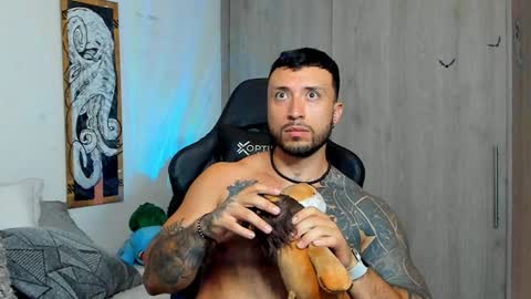 Snapshot of dave_max93 chatting on 21, 1, 2025 DAVE MAX online show from 21, 1, 2025