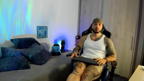 Snapshot of dave_max93 chatting on 12, 11, 2025 DAVE MAX online show from 12, 11, 2025