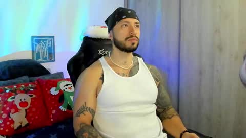 Snapshot of dave_max93 chatting on 19, 12, 2025 DAVE MAX online show from 19, 12, 2025