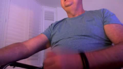 Snapshot of davesu12345 chatting on 15, 12, 2025 davesu12345 online show from 15, 12, 2025