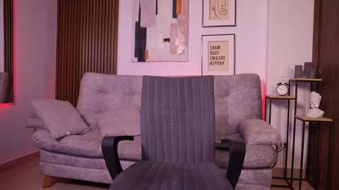 Snapshot of davies_brown chatting on 4, 10, 2025 Davies brown schedule 12pm to 5pm col time online show from 4, 10, 2025