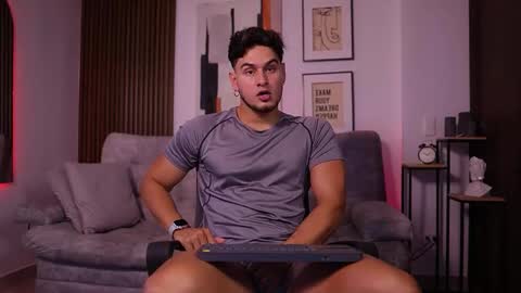 Snapshot of davies_brown chatting on 17, 10, 2025 Davies brown schedule 12pm to 5pm col time online show from 17, 10, 2025