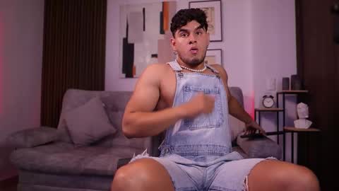 Snapshot of davies_brown chatting on 26, 11, 2025 Davies brown schedule 12pm to 5pm col time online show from 26, 11, 2025