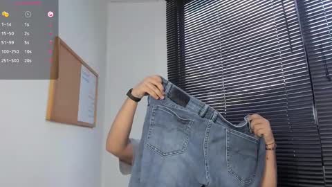 Snapshot of daviidevans chatting on 2, 12, 2024 David Evans online show from 2, 12, 2024