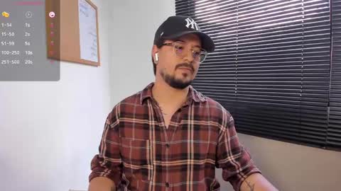 Snapshot of daviidevans chatting on 7, 12, 2024 David Evans online show from 7, 12, 2024