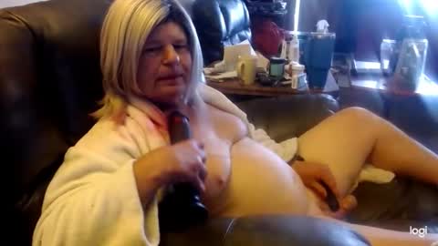 Snapshot of dawndoesall chatting on 16, 4, 2026 dawndoesall online show from 16, 4, 2026