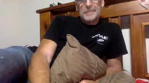 Snapshot of deanofflove2210 chatting on 2, 1, 2025 deanofflove2210 online show from 2, 1, 2025