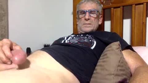 Snapshot of deanofflove2210 chatting on 1, 2, 2025 deanofflove2210 online show from 1, 2, 2025