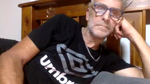 Snapshot of deanofflove2210 chatting on 6, 2, 2025 deanofflove2210 online show from 6, 2, 2025