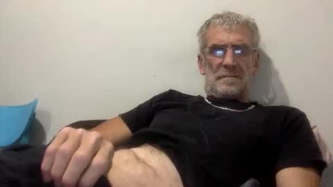 deanofflove221000 online show from 17, 3, 2026