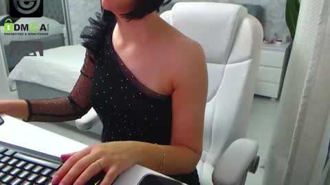 Elly online show from 7, 10, 2025