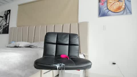 dear_lola online show from 3, 2, 2025