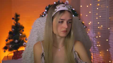 Snapshot of deboralarson chatting on 19, 12, 2025 Debora online show from 19, 12, 2025