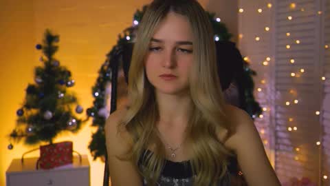 Snapshot of deboralarson chatting on 20, 12, 2025 Debora online show from 20, 12, 2025