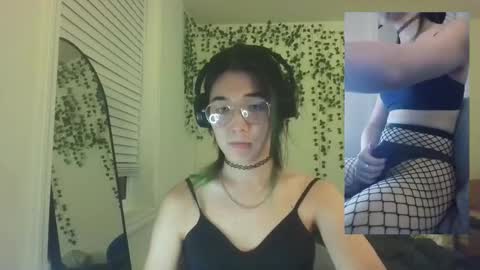 Snapshot of deciduousdoll chatting on 14, 9, 2025 deciduousdoll online show from 14, 9, 2025