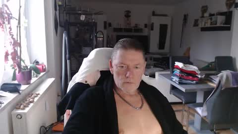 deinprinz2312 online show from 3, 12, 2025