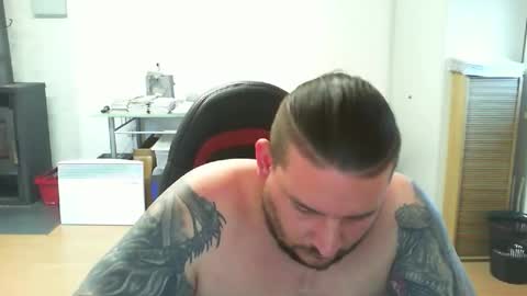 Snapshot of deinspielzeug87 chatting on 18, 11, 2025 deinspielzeug87 online show from 18, 11, 2025