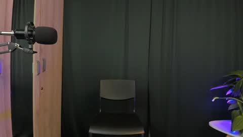 Snapshot of delilaah chatting on 2, 2, 2025 Delilah online show from 2, 2, 2025