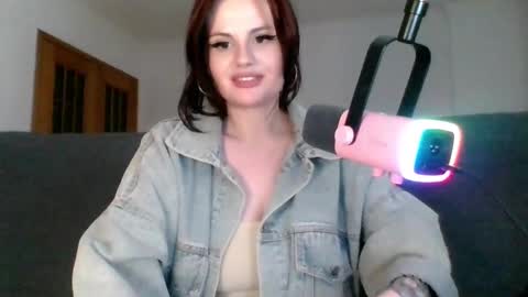 dellacrush_ online show from 6, 3, 2025