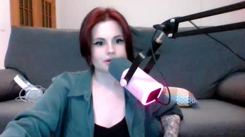 dellacrush_ online show from 9, 3, 2025