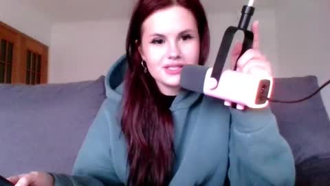 dellacrush_ online show from 10, 3, 2025